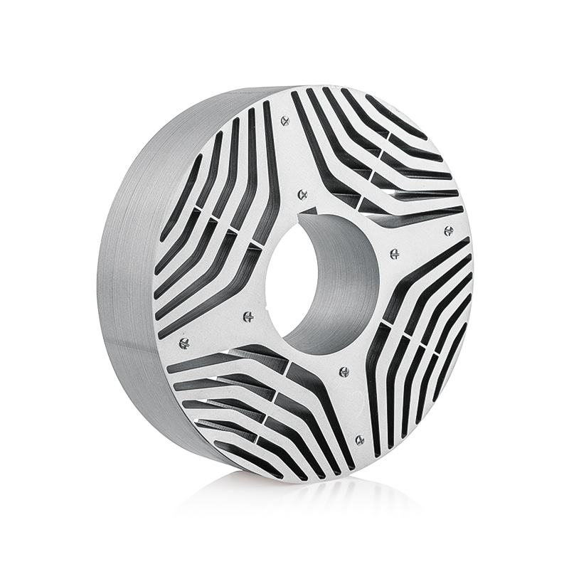 Estator de motor de acionamento industrial e núcleos de rotor